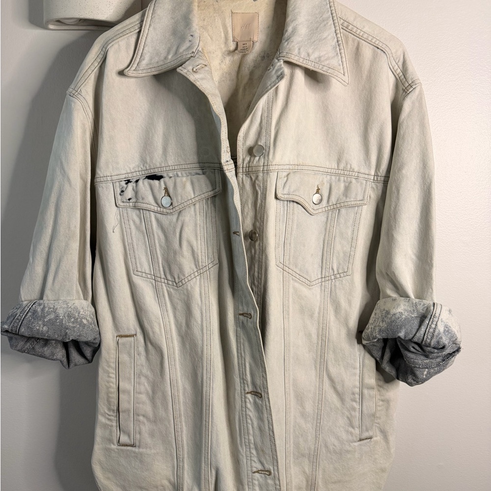 H&M Light Wash Denim Jacket Small - Picture 2 of 4